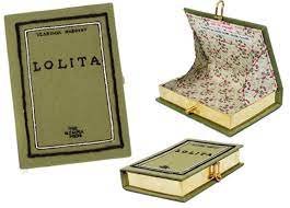 LIVRO COM CAPAS DE LIVROS