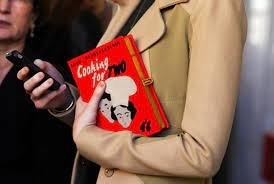 BOLSAS COM CAPAS DE LIVROS  3