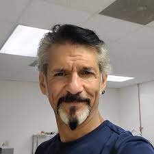 o artista Steven Rodrig