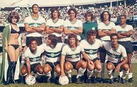 garota de biquíni que enlouqueceu os jogadores num Atletiba