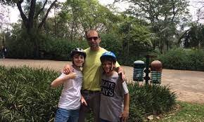 CAÇADORES DE POKÉMONS 