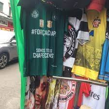 Camisas da Chapecoense nas barracas dos camelôs 2 