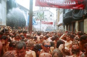 Bunol, na Espanha, durante o tradicional Festival do Tomate