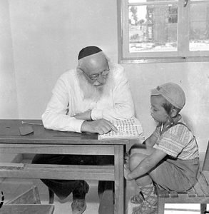 ESCOLA JUDAICA ENSINANDO OS PRINCÍPIOS DA RELIGIÃO