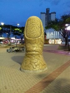 Estátuas e monumentos curiosos 1 